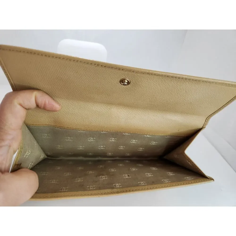 Chanel Vintage Beige‎ Leather Wallet Clutch Authentic CC Logo Snap Closure